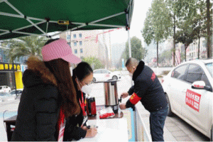 萬(wàn)順叫車愛(ài)心車隊(duì)，疫情陰影下的一束光